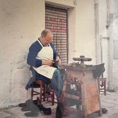 Peppino Gagliardi chiude la sua storica bottega a Minervino: una vita tra lavoro e famiglia