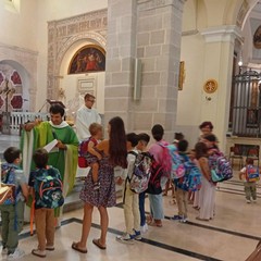 La benedizione degli zainetti nelle parrocchie di Minervino Murge