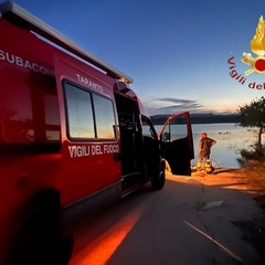 Minervino, recuperata un'auto sommersa nelle acque del Locone