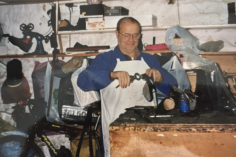 Peppino Gagliardi chiude la sua storica bottega a Minervino: una vita tra lavoro e famiglia