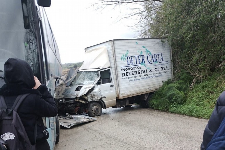 Incidente pullman e camion