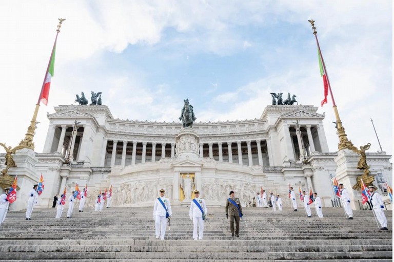 l’Ammiraglio Nicola Carlone cede il comando a Sergio Liardo. <span>Foto Lalla Mancini - facebook</span>