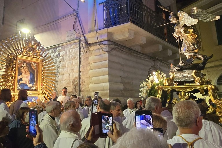 Tra fede e devozione: Minervino rivive la tradizionale cerimonia della “Spartenz”