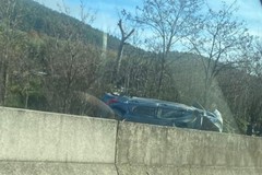 Auto si ribalta sulla R6 tra Minervino e Canosa