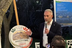 Torna in funzione l'orologio di Piazza Bovio, Bevilacqua: «Ogni minuto che passa è un’occasione per costruire»