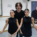 Le allieve della Voilà Dance Center accanto a Kledi Kadiu, Carlos Diaz Gandia e Dorian Grori