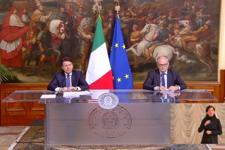 Conte e Gualtieri in conferenza stampa