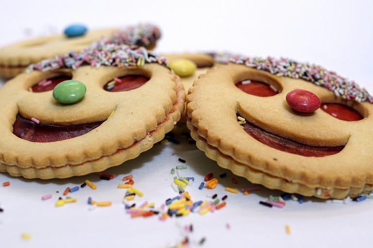 I costi di maschere, coriandoli e dolci tipici di Carnevale