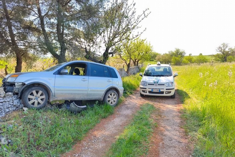 Auto rubata a Minervino ritrovata sulla Mediana delle Murge