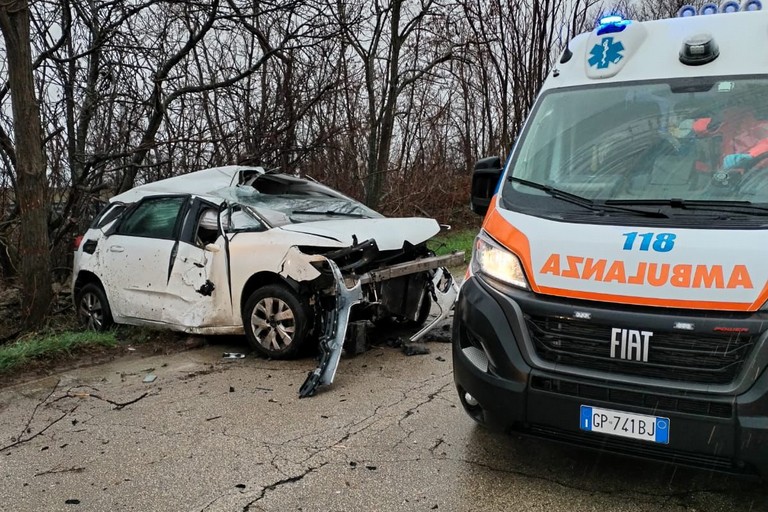 Incidente sulla SP230, feriti padre e figlio di Minervino Murge