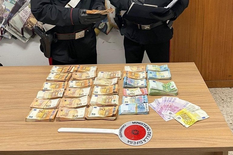 Il denaro sequestrato dai Carabinieri di Minervino Murge