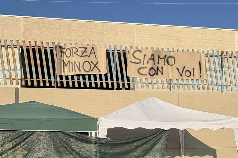 Solidarietà e sostegno di istituzioni e associazioni ai lavoratori della Minox a Minervino