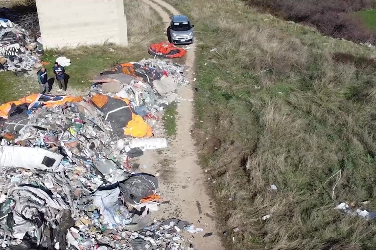 In una cava di Minervino Murge la maxi discarica abusiva dei rifiuti dalla Campania