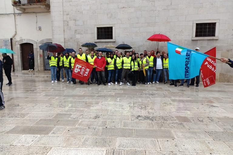 Spinazzola allo sciopero del comparto igiene ambientale